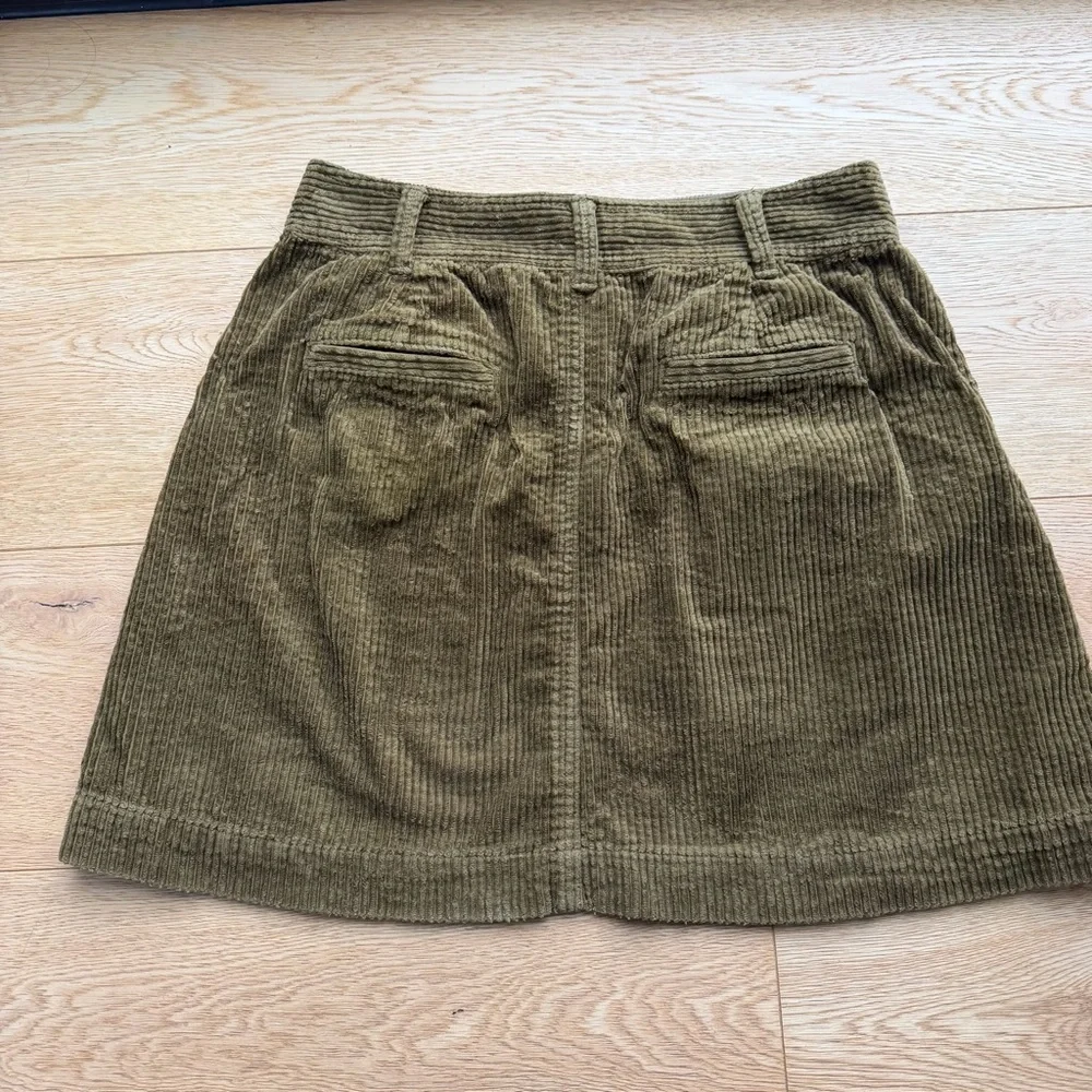 Madewell Corduroy A-Line Front pocket Mini Skirt front  in Olive  Green - 4 - Picture 5 of 13